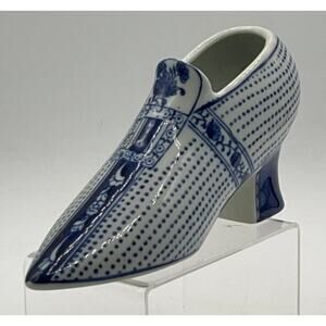Vintage Blue & White Porcelain Decorative Shoe Figurine Made in China 7"